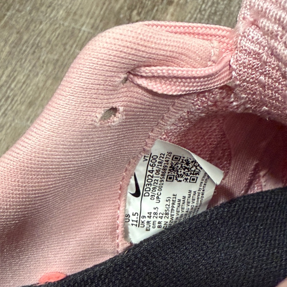 Nike Women's Pink Sneakers - Picture 3 of 4